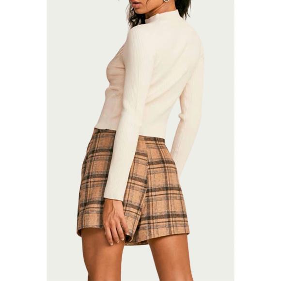 NEW LUSH corset ribbed-knit mock neck top in cream - Picture 2 of 2